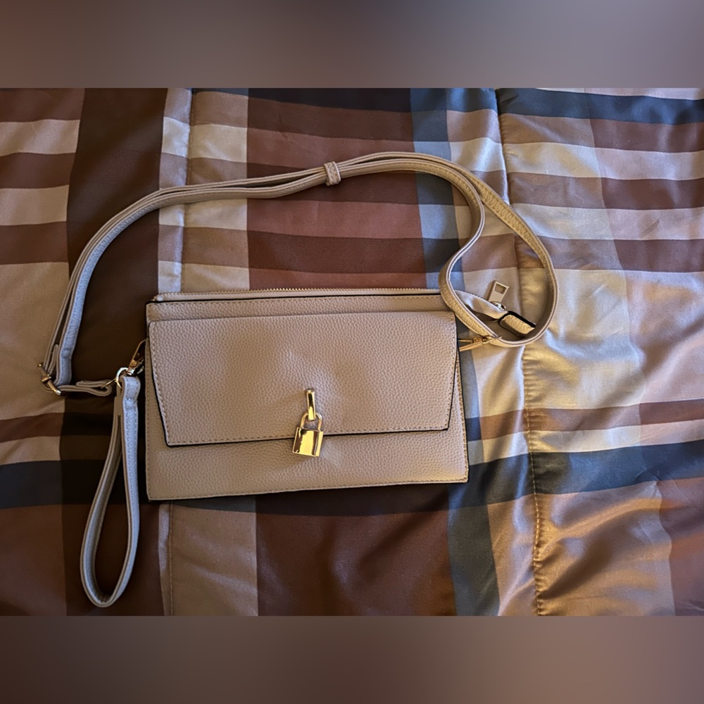 Cream Handbag with Gold Accent